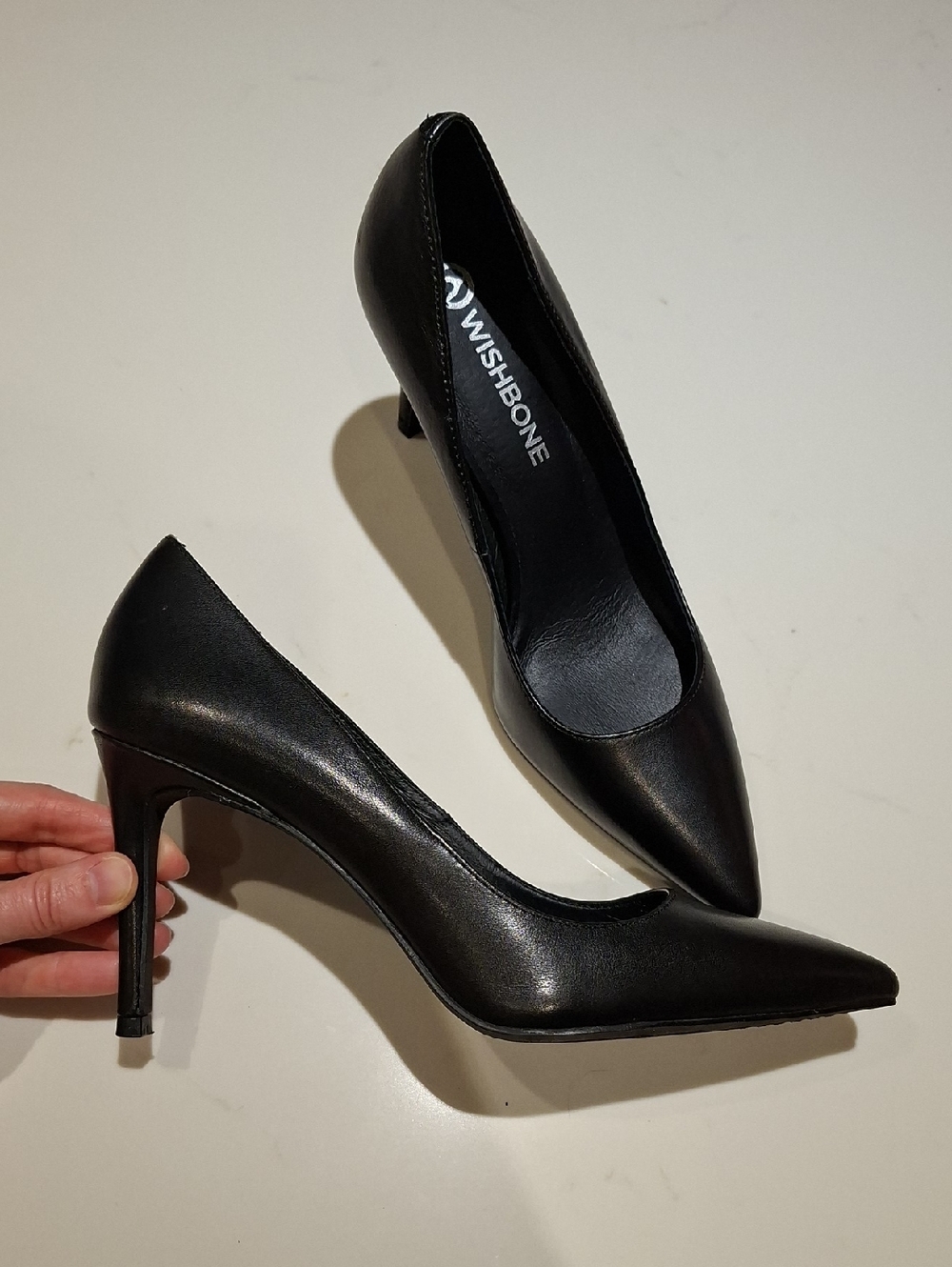Wishbone Classic/Timeless Black Leather Stiletto Point-toe Pumps (Size US 8)